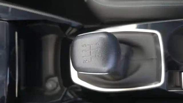Peugeot 208 puretech 100 s&amp;s bvm6 — photo 40