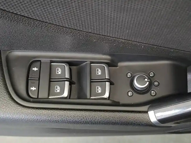 Audi Q2 35 tdi 150 s tronic 7 — photo 30
