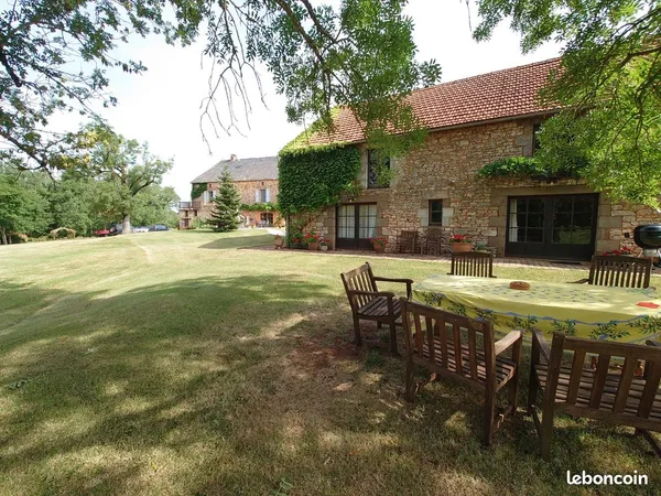 Maison 9 pièces 330 m²