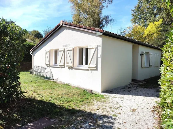 Maison de vacances à vendre au coeur du Village Le Chat à Écu