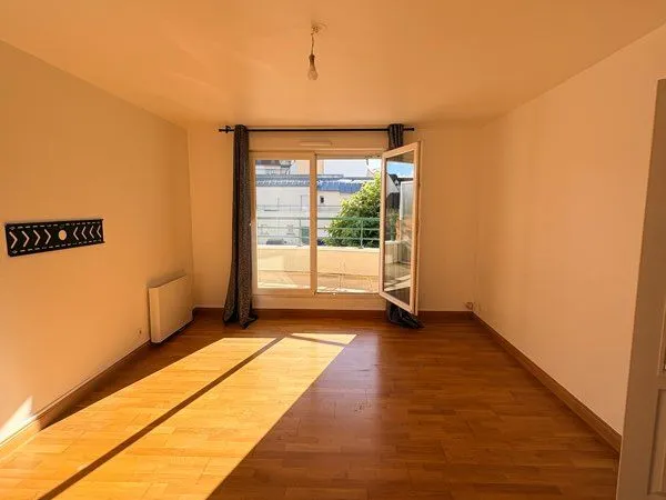 À louer appartement, F3, avec terrasse et parking privé à Joué-lès-Tours,