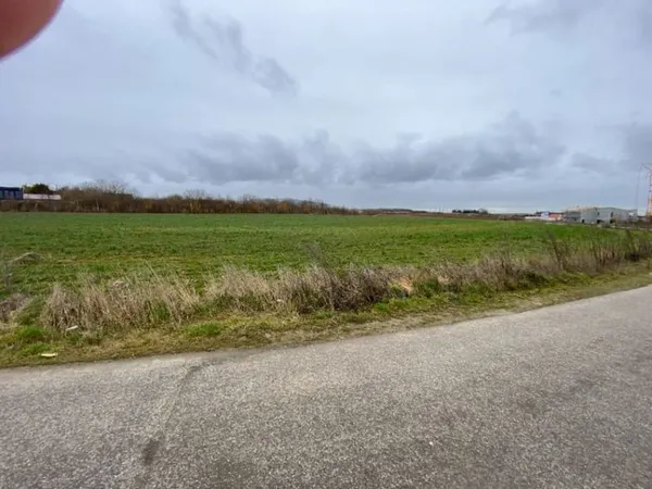 Terrain 570 m²
