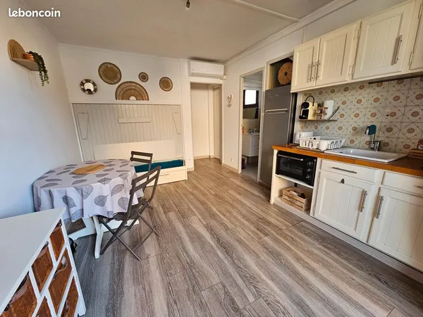 Studio au Rdc d'une maison avec extérieur