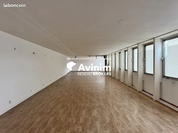 Local 790 m² Bobigny