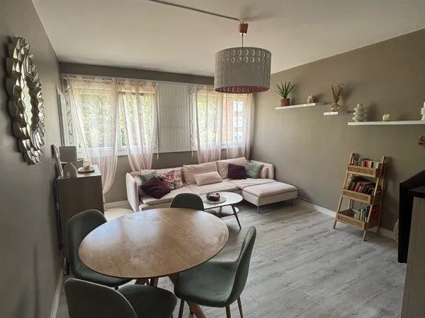 Appartement 3 pièces 60m2 - Balcon