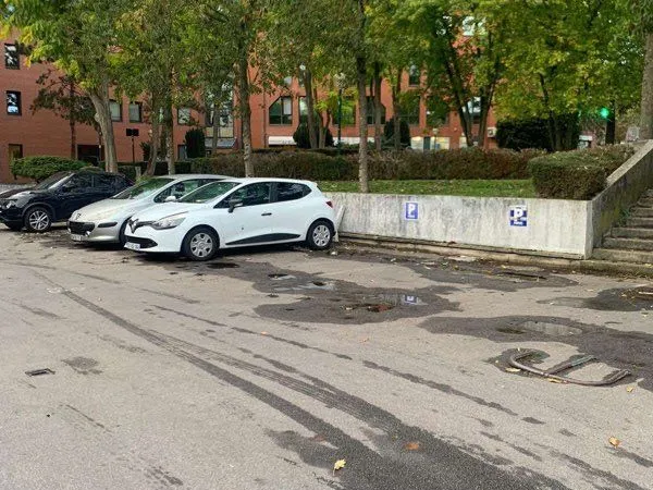 A VENDRE : Place de parking Plaisir Grignon