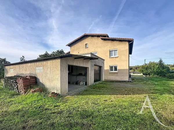 PINS-JUSTARET - GRAND APPARTEMENT T5 AVEC SON JARDIN ET GARAGE
