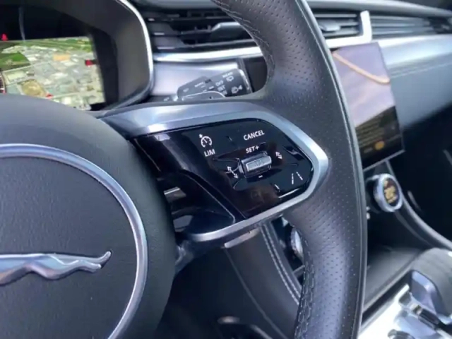 Jaguar F-Pace p400e plug-in-hybrid r-dynamic se bva8 awd — photo 13