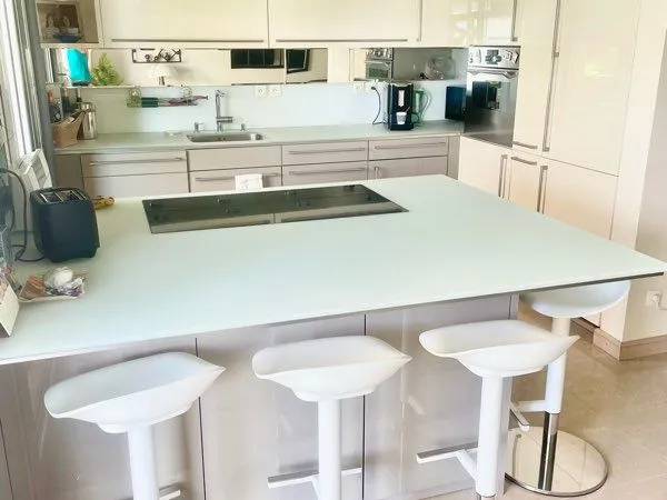 Appartement 94 m2, box, cave, 40 m2 terrasse