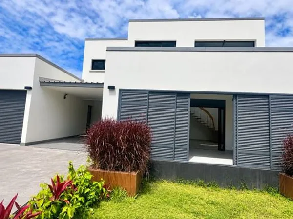 Maison 4 pièces 200 m²