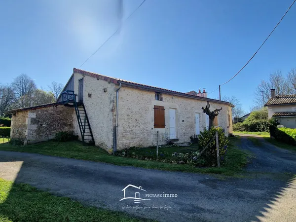 Maison de campagne avec terrain et dépendances