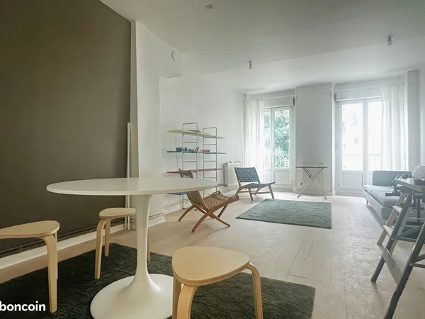 Appartement de charme refait à neuf et meublé rue Saint-Laurent