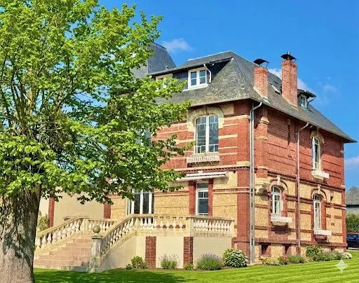 Maison 10 pièces 214 m²