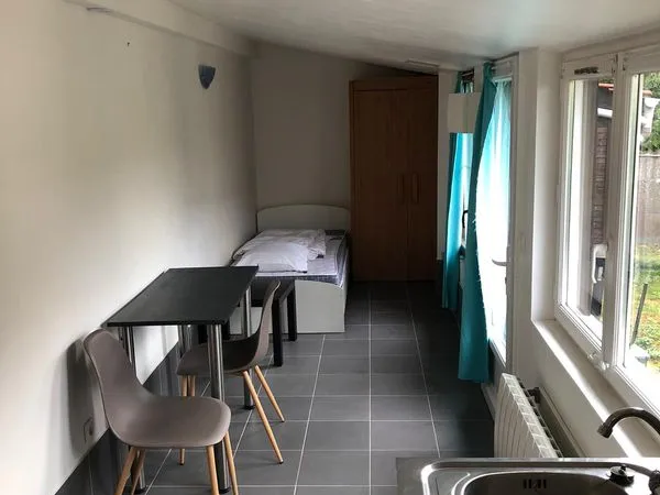 STUDIO Meublé très bon état JOUY-EN-JOSAS