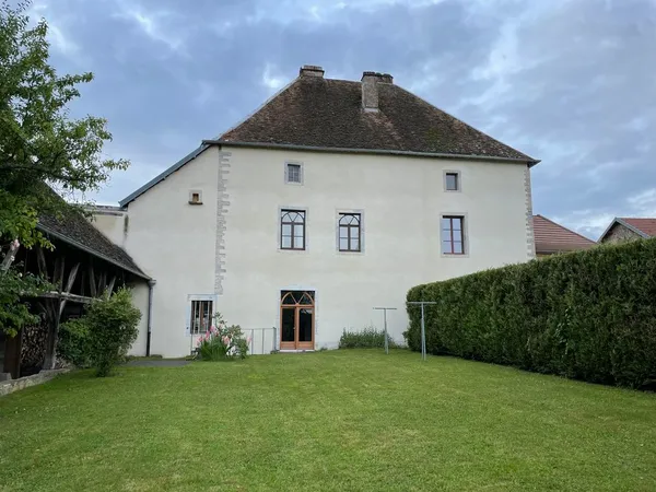 Maison de charme en pierres 245 m2 dépendances terrain