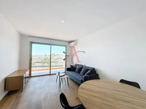 Cagnes Sur Mer, 2 pièces 47 m², cave et parking privé, location meublée