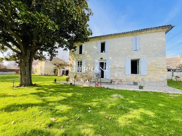 Charmante girondine de 180 m2 avec dépendances, garage sur p