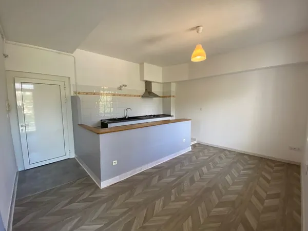 Proche centre ville, Appartement T2/3 avec balcon