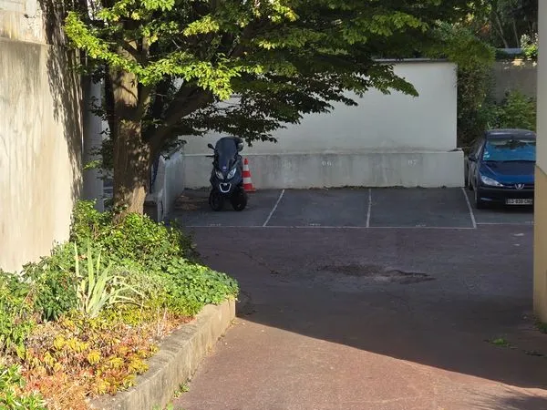 Place de parking extérieure