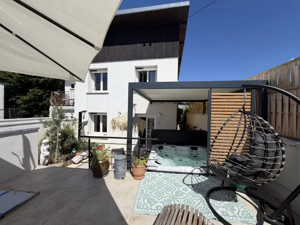 BESANCON CENTRE MAISON RÉNOVÉE 73 M² – JACUZZI, SAUNA & TERRASSE – FORTE ATTRACTIVITÉ LOCATIVE