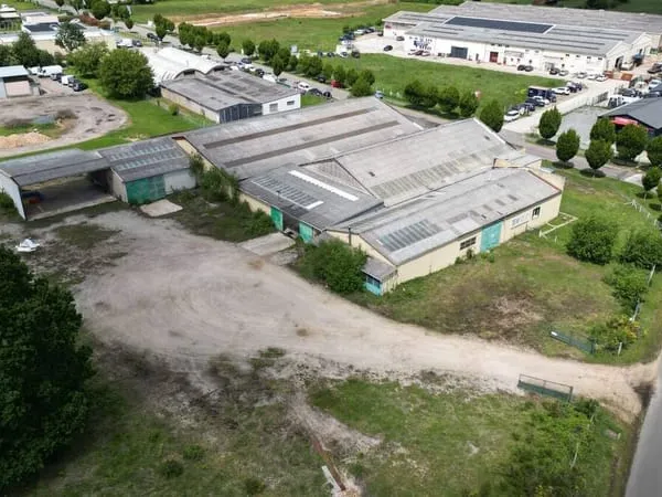 Commerce 2596 m²