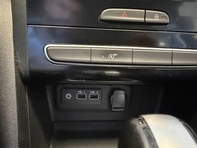 Renault Megane iv berline blue dci 115 edc — photo 20