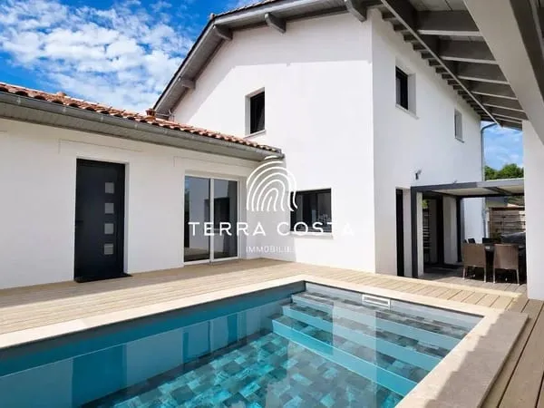Maison 6 pièces 230 m²