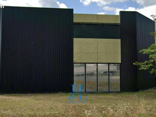 Local commercial 210 m²
