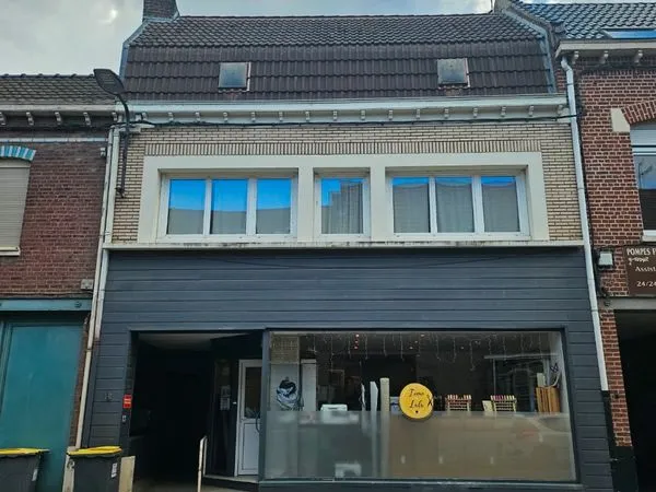 Local commercial proche mairie