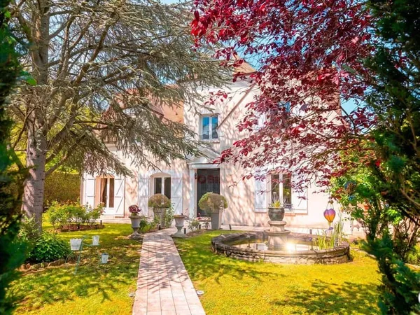 Maison 9 pièces 300 m²