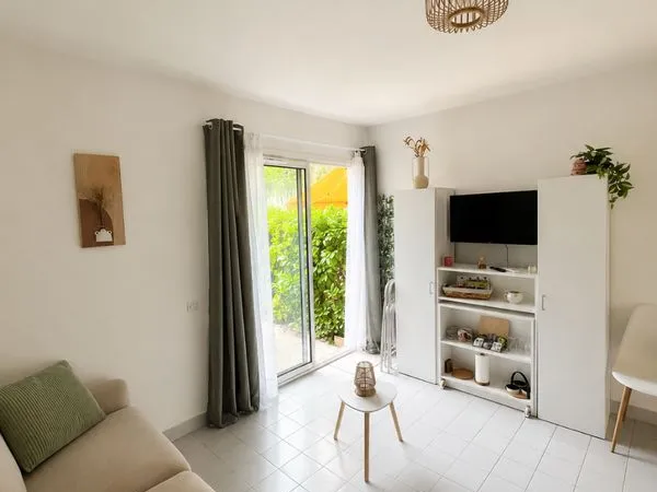 Studio avec parking privé, jardin et accès direct au golf