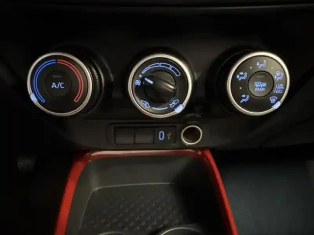 Toyota Aygo X 1.0 vvt-i 72ch design my24 — photo 11