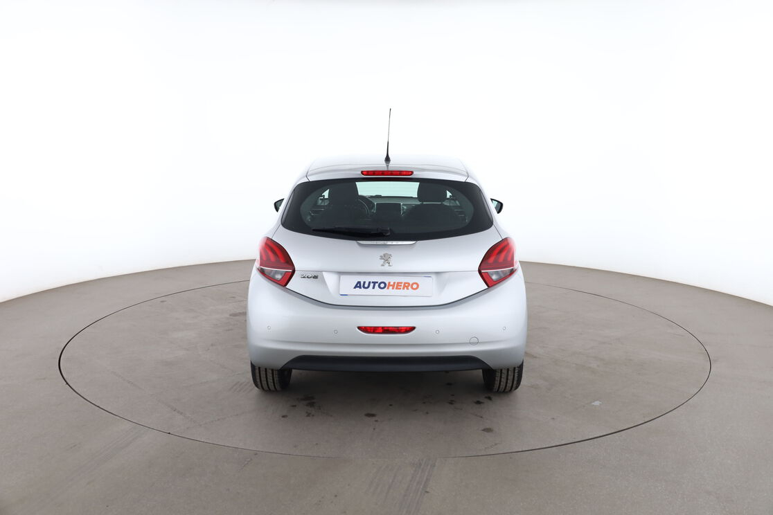 Peugeot 208 1.2 PureTech Allure — photo 4