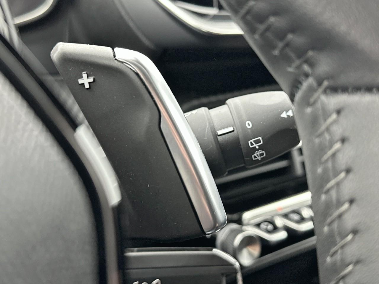 Peugeot 2008 puretech 130 s&s eat8 style — photo 18