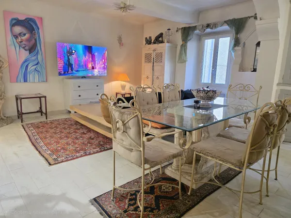RARE – MAISON DE VILLAGE AVEC LOCAL INDÉPENDANT – MONTAUROUX
