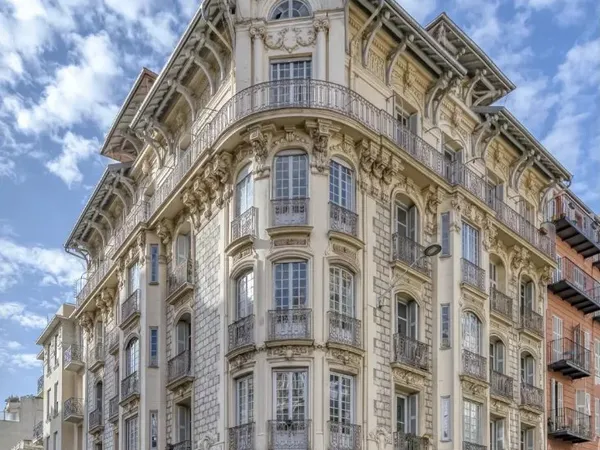 Nice-Musiciens 4 pièces rénové dernier étage balcon