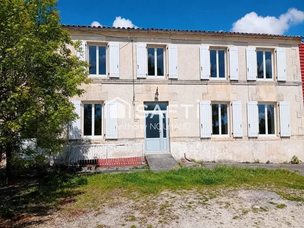 Ferme à rénover avec terrain clos de 4,7 hectares