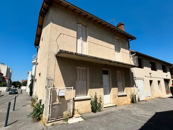 Maison de ville à rénover - Balcon - Garage - Quartier Danton proche hyper-centre