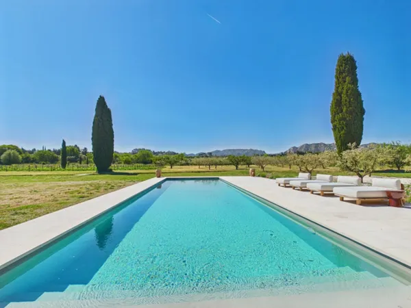 VACANCES EN PROVENCE - MAS D'EXCEPTION AVEC VUE SUR LES ALPILLES