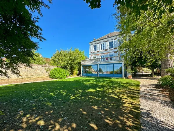 Maison 8 pièces 233 m²