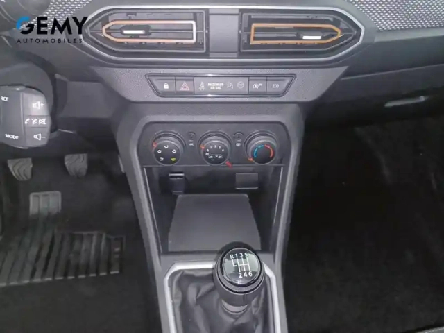 Dacia Sandero eco-g 100 — photo 29