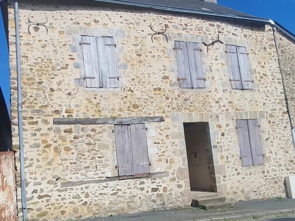 Maison de bourg à rénover - La Gravelle