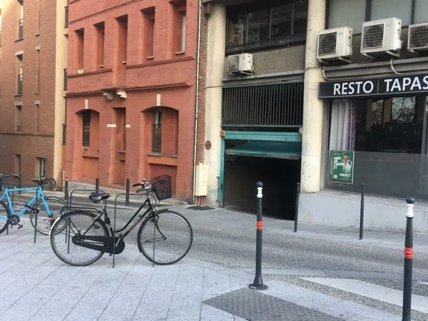 Place de parking pour moto