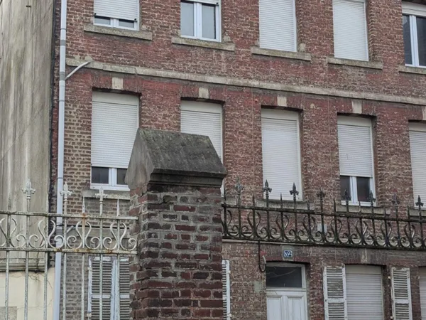 IMMEUBLE DE RAPPORT EN COURS DE RÉNOVATION - SAINT-QUENTIN (02100)