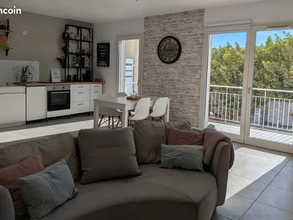 T3 69,70 m² - 2 chambres - Balcon sud - Garage - Centre Étoile-sur-Rhône