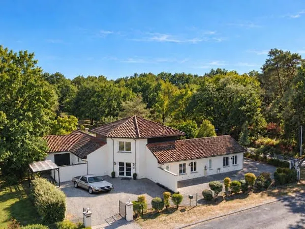 Maison 5 pièces 305 m²