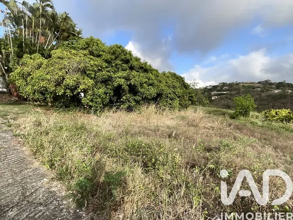 Terrain 819 m²