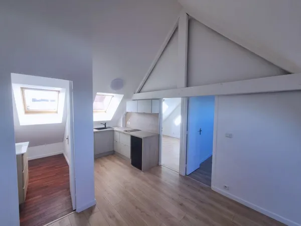 Lorient - Appartement rénové sous les toits, cave