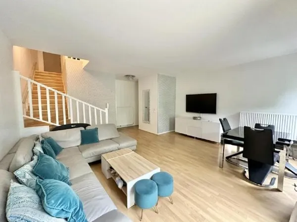 Appartement Meublé en face du RER A Duplex Jardin