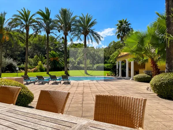 MOUGINS — VILLA D’EXCEPTION À LOUER À L’ANNÉE